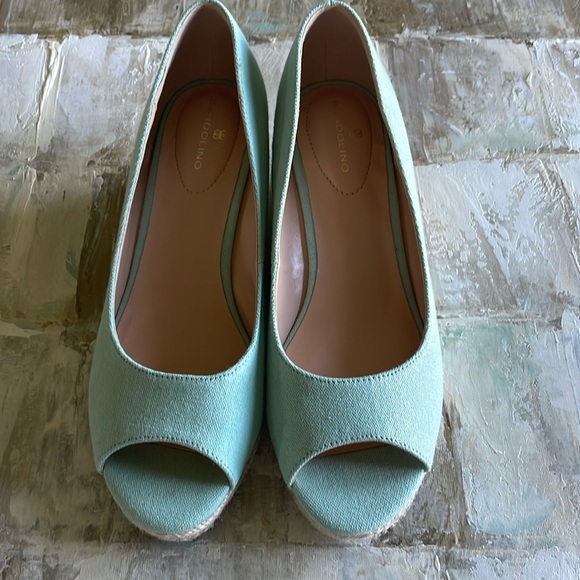 Almost NWOB Size 8 seafoam / mint green open toe Bandolino basketweave wedges - Picture 2 of 4